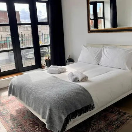 2 Bed Centre Penthouse With Cathedral Views *