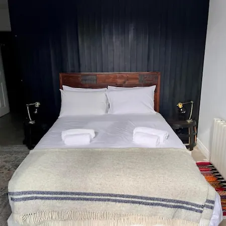 2 Bed Centre Penthouse With Cathedral Views