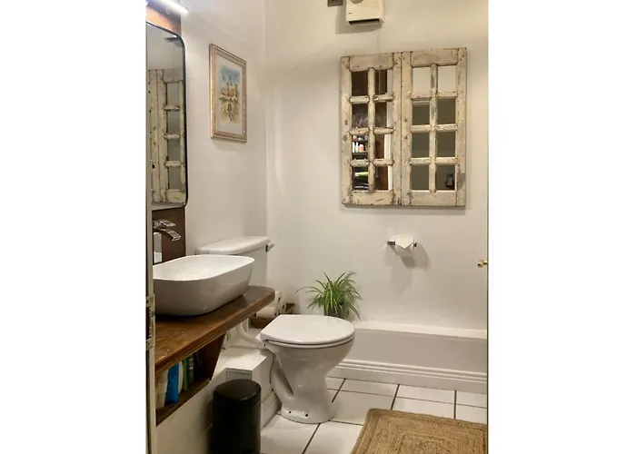 2 Bed Centre Penthouse With Cathedral Views *