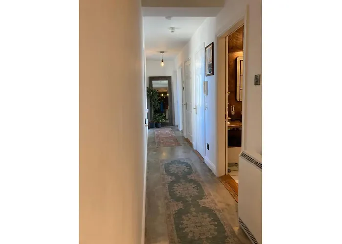 2 Bed Centre Penthouse With Cathedral Views 더블린