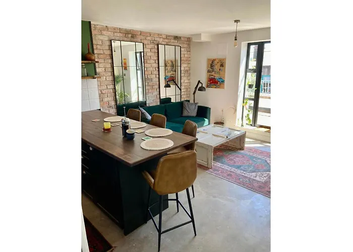 2 Bed Centre Penthouse With Cathedral Views *