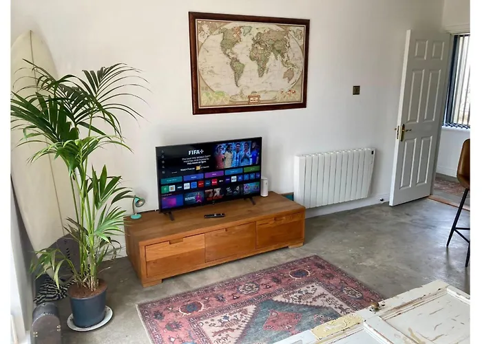 2 Bed Centre Penthouse With Cathedral Views *